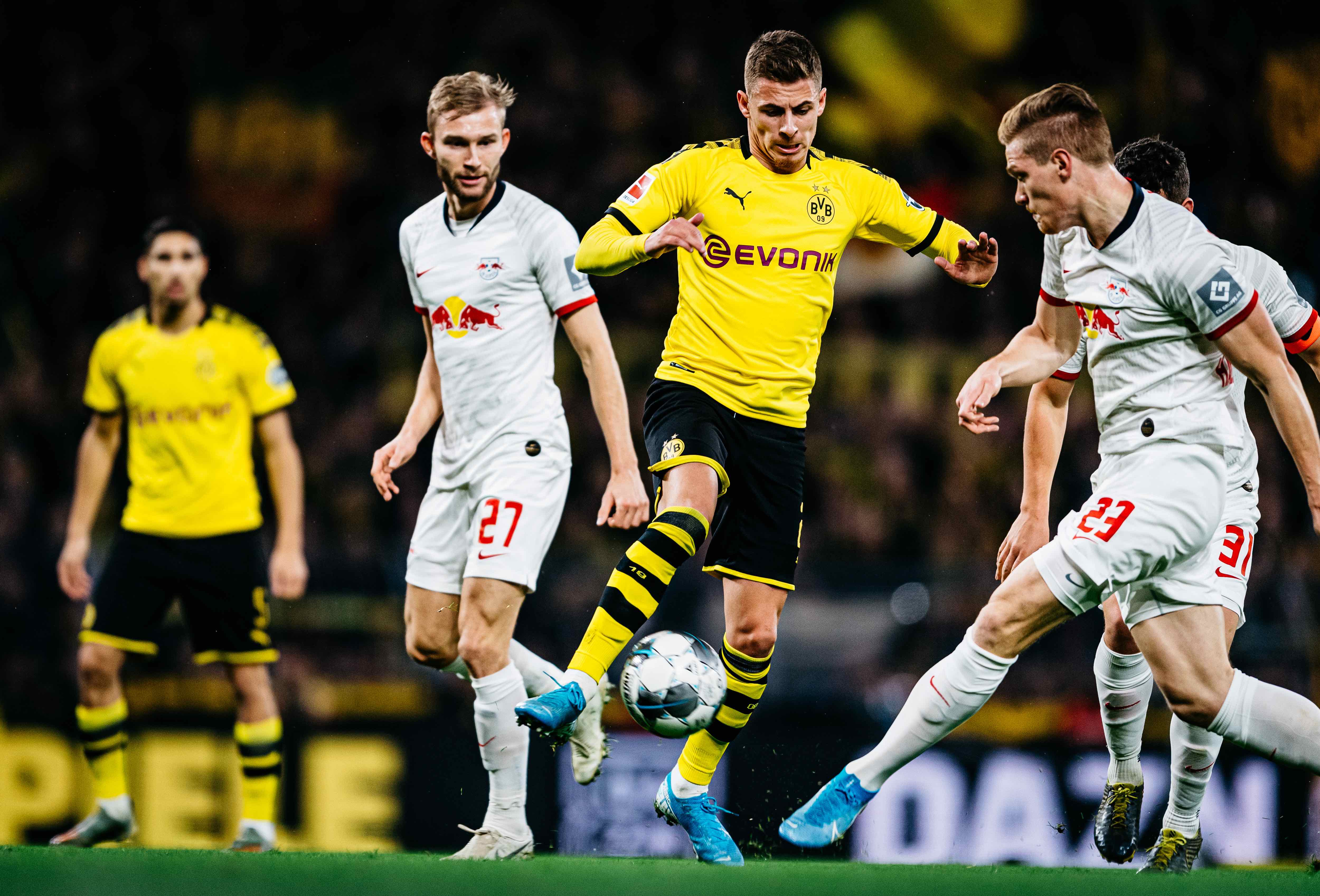 欢迎韩国访客来公司参观交流